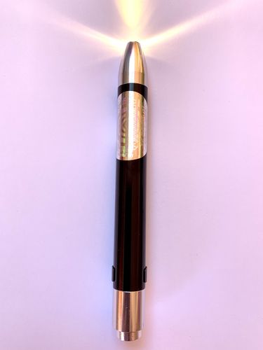 Regulus Medi-Light-Pen in schwarz, gelbes Licht - 5G Folienaufkleber